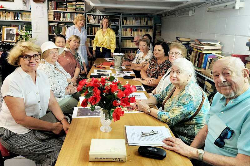 Читаем Маяковского в Сиднее