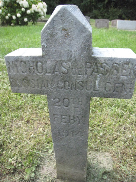 Крест на могиле Николая Пассек