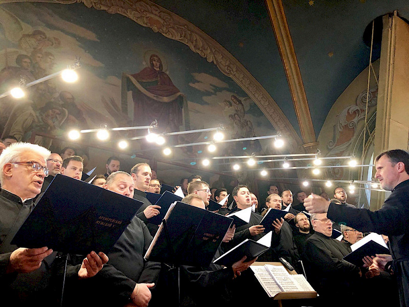 Австралийцы поют в соборе Кремля