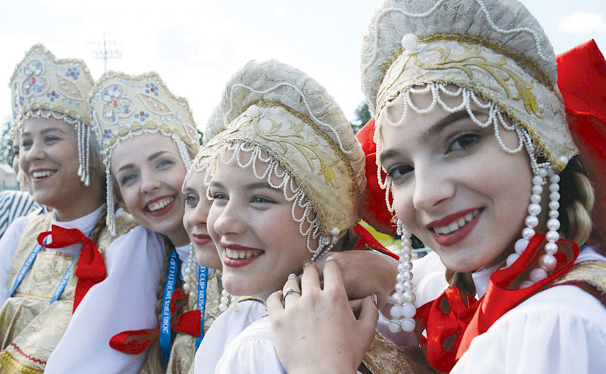 Have russian. Русский человек в Виже. Russian people. Русский виде человека. По русски русский человек.