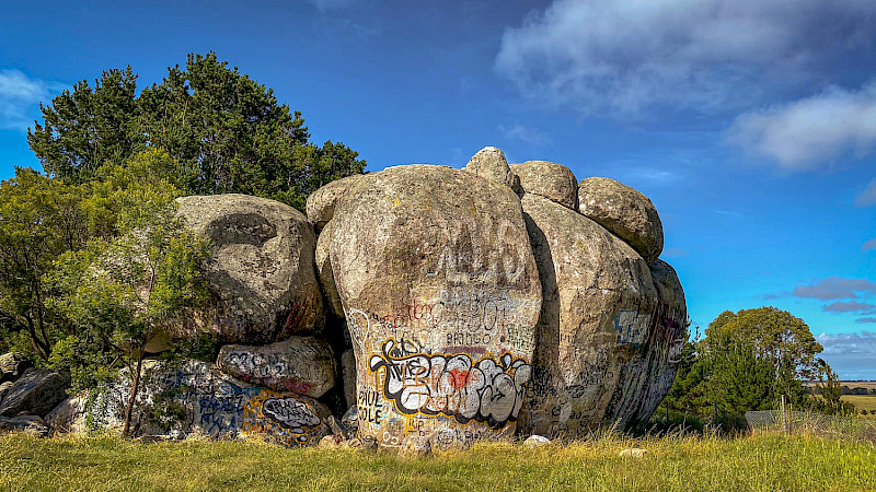 Thunderbolt’s Rock & Uralla cemetery