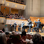 Концерт на фоне вечернего Сиднея